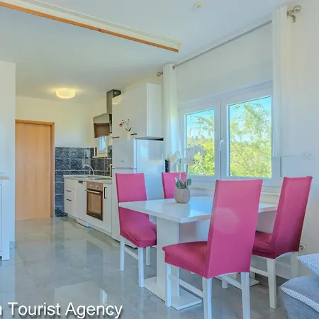 Διαμέρισμα Ivans Garden Retreat Ljubač