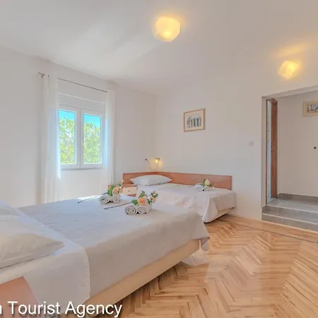 Διαμέρισμα Ivans Garden Retreat *