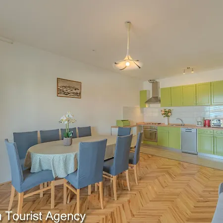 Apartament Ivans Garden Retreat