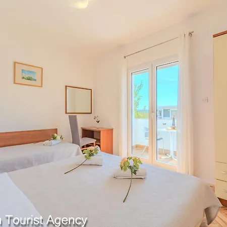 Apartament Ivans Garden Retreat